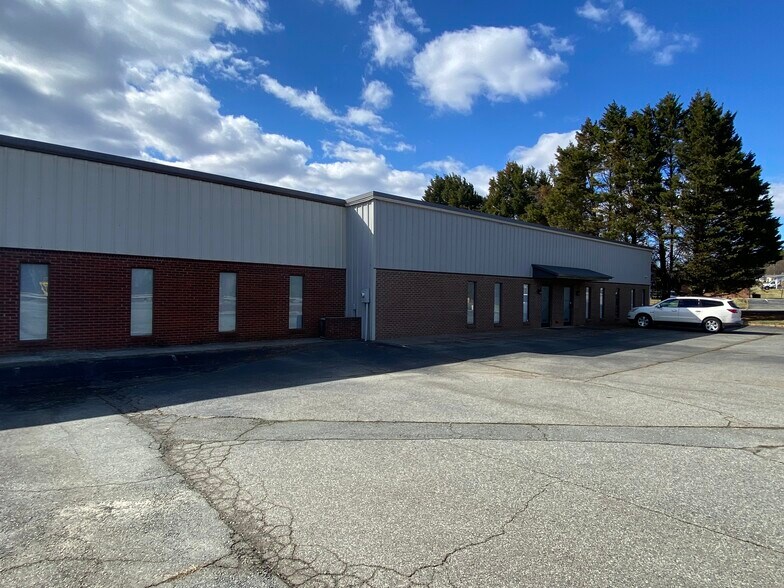 Primary Photo Of 320 Forum Pky, Rural Hall Warehouse For Lease