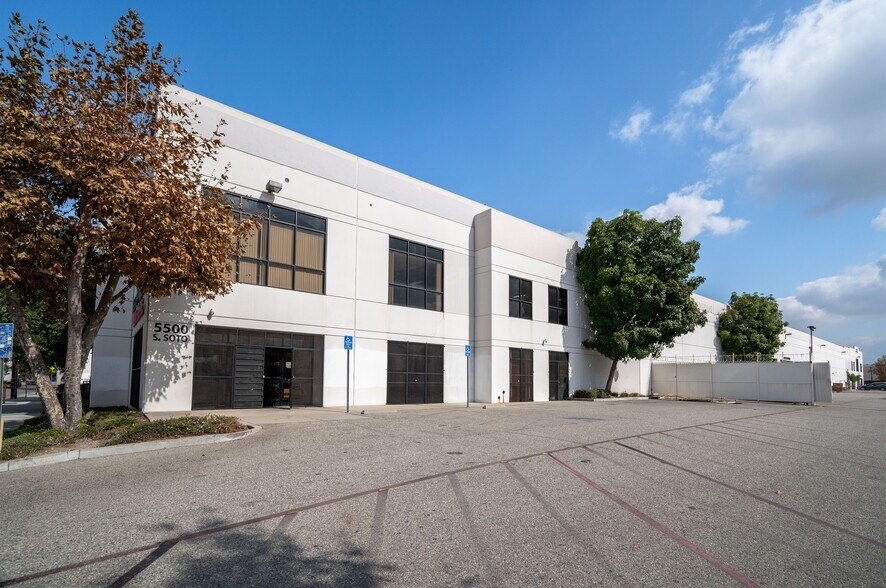 More Photos Of 5500-5510 S Soto St, Vernon Warehouse For Sale