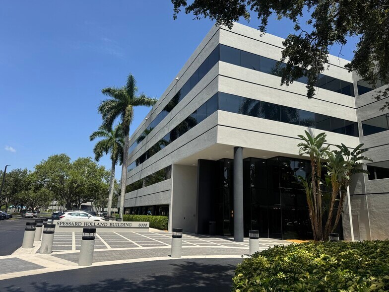 More Photos Of 8100 Oak Ln, Miami Lakes Unknown For Lease