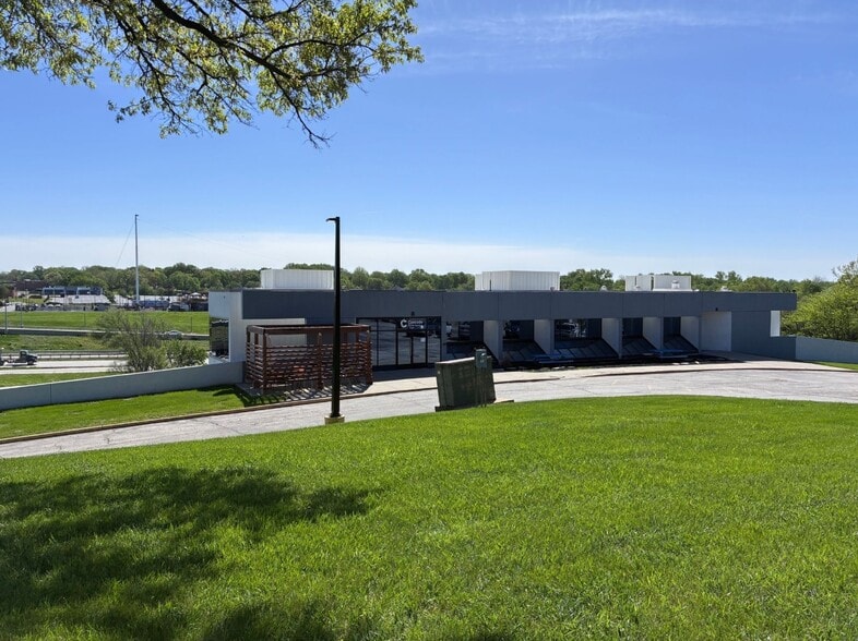 More Photos Of 1001 NW Barry Rd, Kansas City Office For Lease