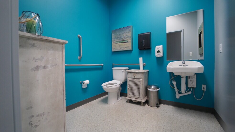 More Photos Of 491 Williamson Rd, Mooresville Unknown For Lease