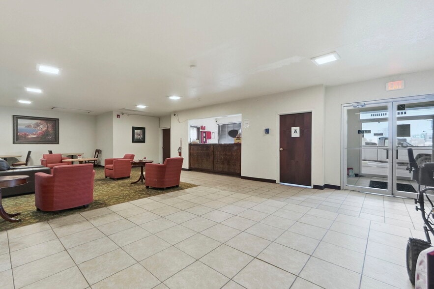 More Photos Of 3527 W Coliseum Blvd, Fort Wayne Hotel For Sale