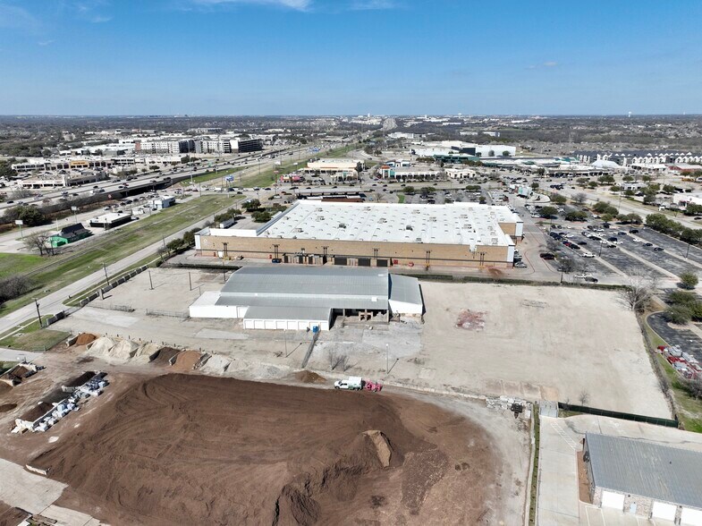 More Photos Of 6000 Split Trail Rd, Plano Warehouse For Lease