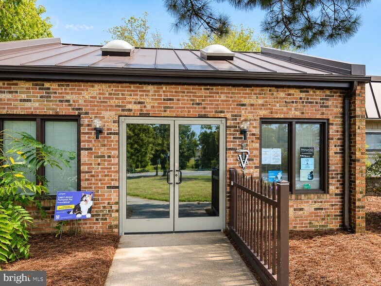 More Photos Of 404 Snow Hill Rd, Salisbury Veterinarian Kennel For Lease