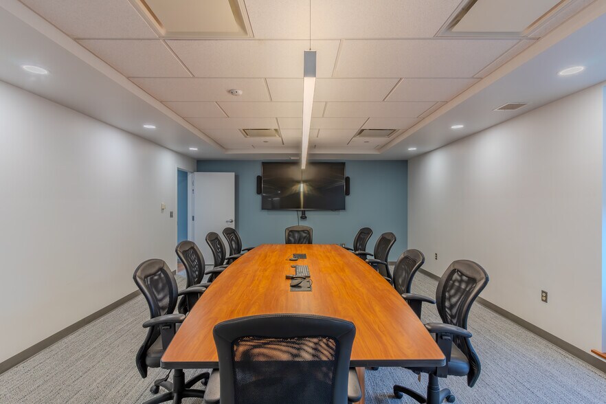 More Photos Of 9001 Torresdale Ave, Philadelphia Warehouse For Lease