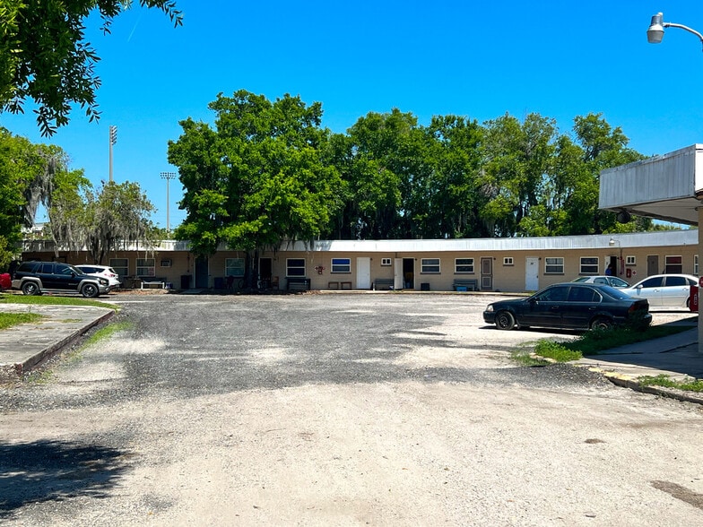 More Photos Of 647 S Woodland Blvd, Deland Apartments For Sale