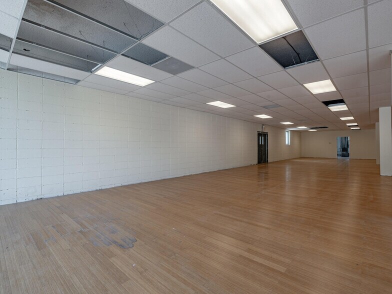 More Photos Of 8322-8330 Olive Blvd, Saint Louis Storefront For Lease
