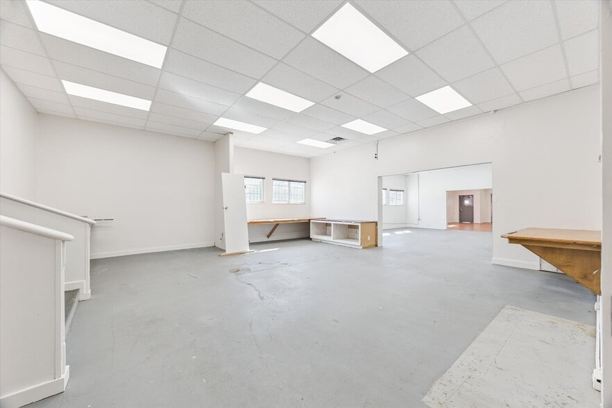 More Photos Of 5423 Jackwood Dr, San Antonio Warehouse For Sale