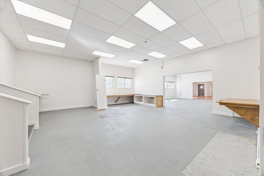 More Photos Of 5423 Jackwood Dr, San Antonio Warehouse For Lease