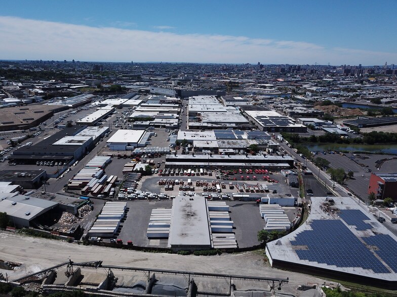 More Photos Of 1 Railroad Pl, Maspeth Warehouse For Lease