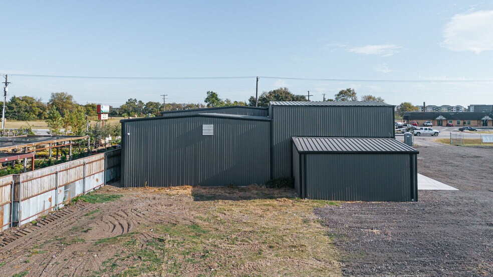 More Photos Of 2603 S Kaufman St, Ennis Industrial For Sale
