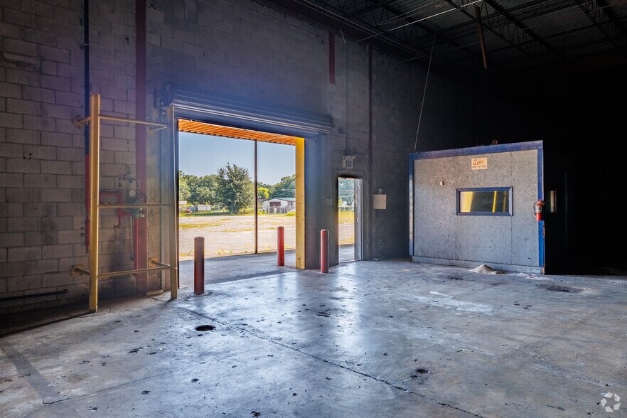More Photos Of 1420 W Broad Ave, Albany Warehouse For Sale