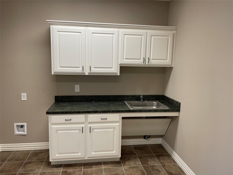 More Photos Of 8951 Collin McKinney Pky, McKinney Medical For Sale