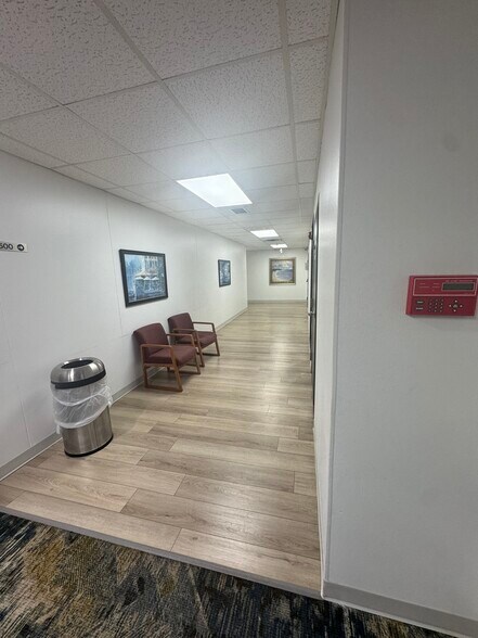 More Photos Of 1323 S 27th St, Nederland Medical For Sale