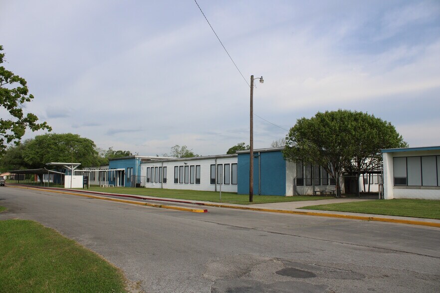 More Photos Of 1900 Pope St, Beaumont Flex For Sale