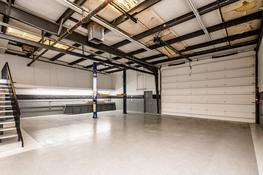 More Photos Of 1600 Acoma Blvd W, Lake Havasu City Service For Sale