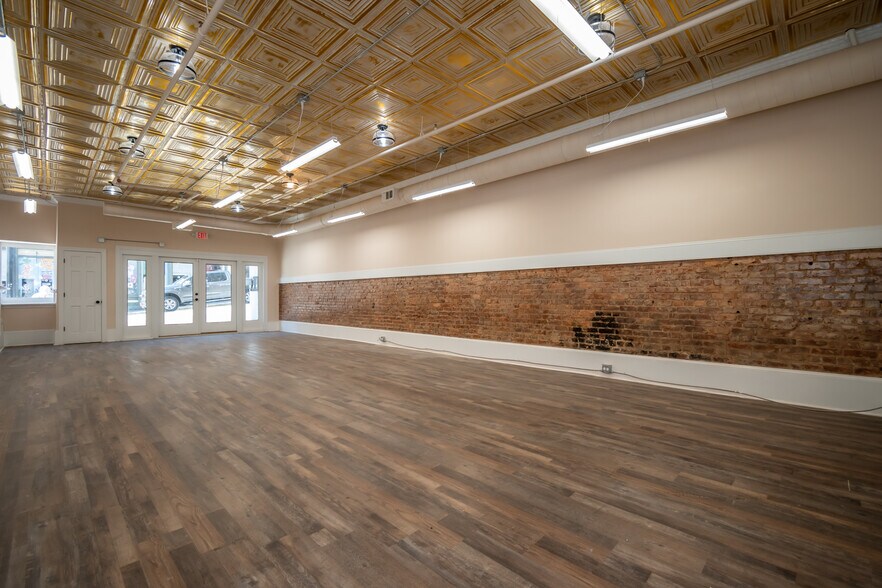 More Photos Of 142 N Jackson St, Athens General Retail For Sale