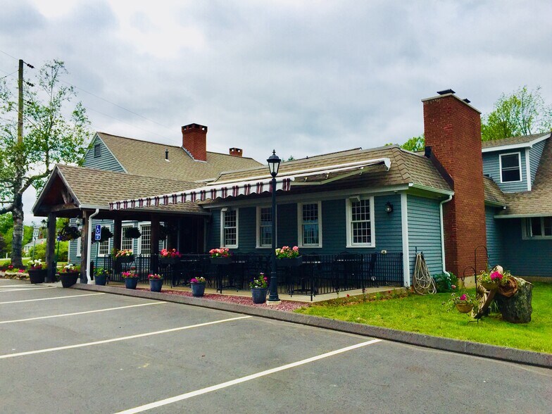 More Photos Of 6 Hartland Blvd, East Hartland Restaurant For Sale