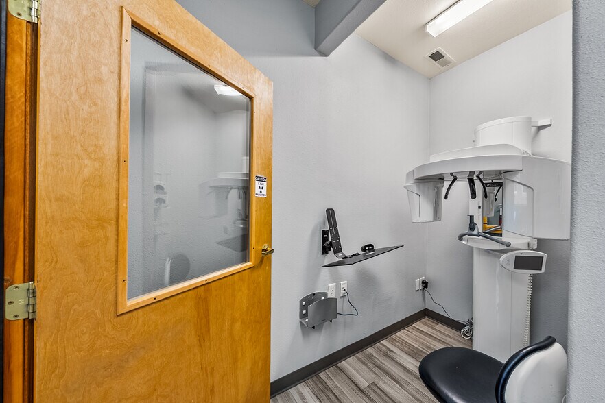 More Photos Of 925 Town Centre Dr, Medford Medical For Lease
