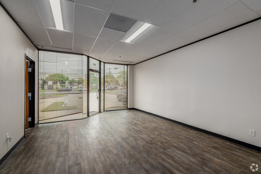 More Photos Of 2020 Rutland Dr, Austin Unknown For Lease