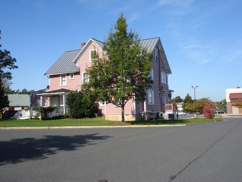 More Photos Of 9201 Prescott Ave, Manassas Storefront Retail Residential For Sale