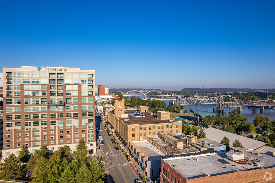 More Photos Of 500 President Clinton Ave, Little Rock Office For Lease