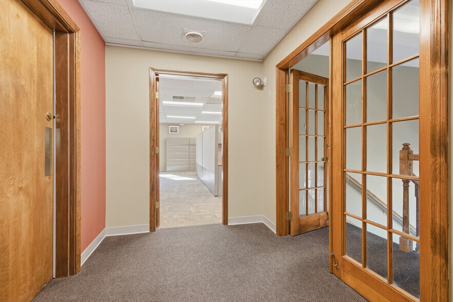 More Photos Of 352 Park Ave, Woonsocket Office For Sale
