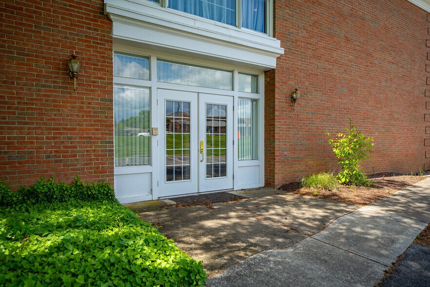 More Photos Of 2990 Bethel Rd, Columbus Funeral Home For Sale