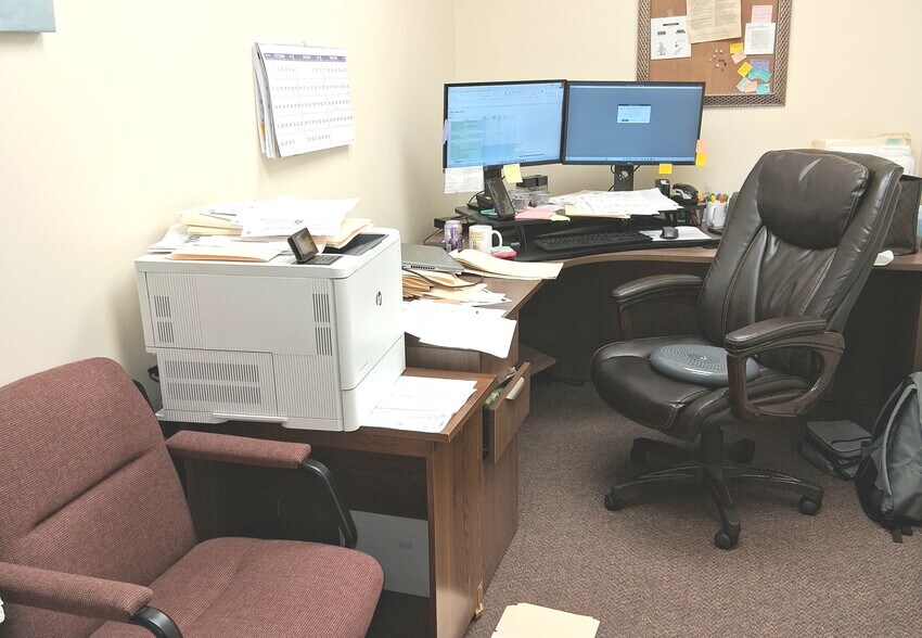 More Photos Of 7655 Five Mile Rd, Cincinnati Medical For Sale