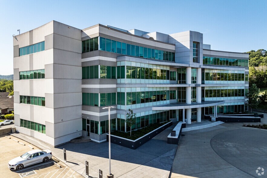 Primary Photo Of 10 Burton Hills Blvd, Nashville Coworking Space