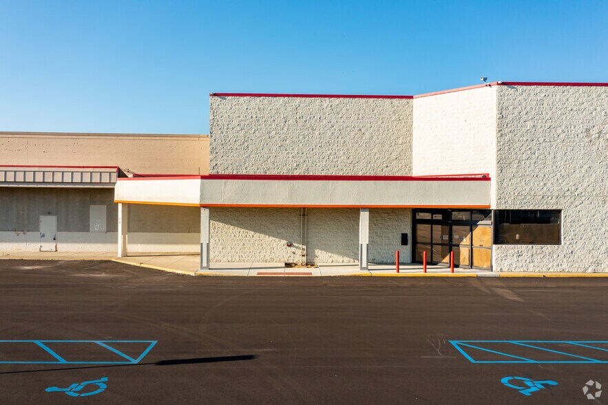 More Photos Of 4813-4945 Clio Rd, Flint Unknown For Lease