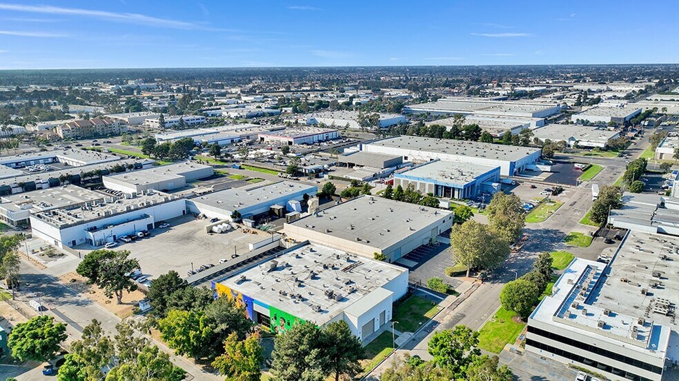 More Photos Of 3501 W Garry Ave, Santa Ana Warehouse For Lease