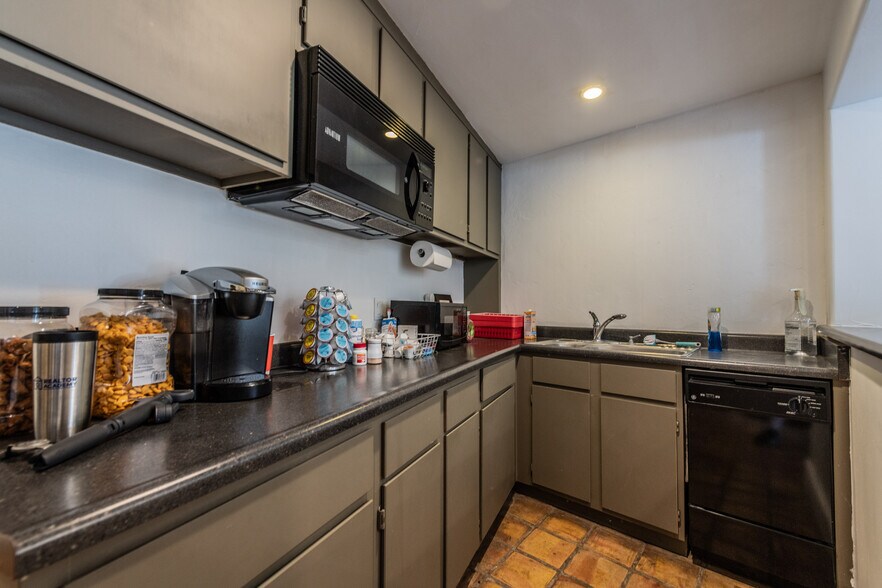 More Photos Of 601 E Ashby Pl, San Antonio Restaurant For Lease