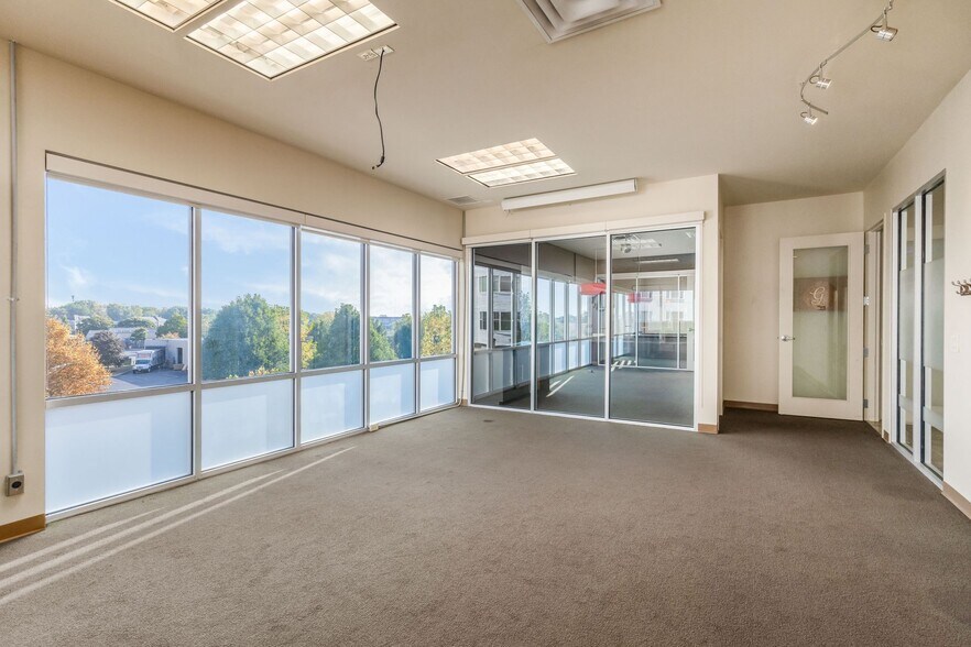 More Photos Of 9039 Antares Ave, Columbus Medical For Lease