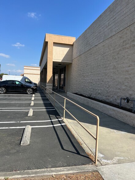 More Photos Of 1055-1097 Bloomington Ave, Bloomington General Retail For Sale