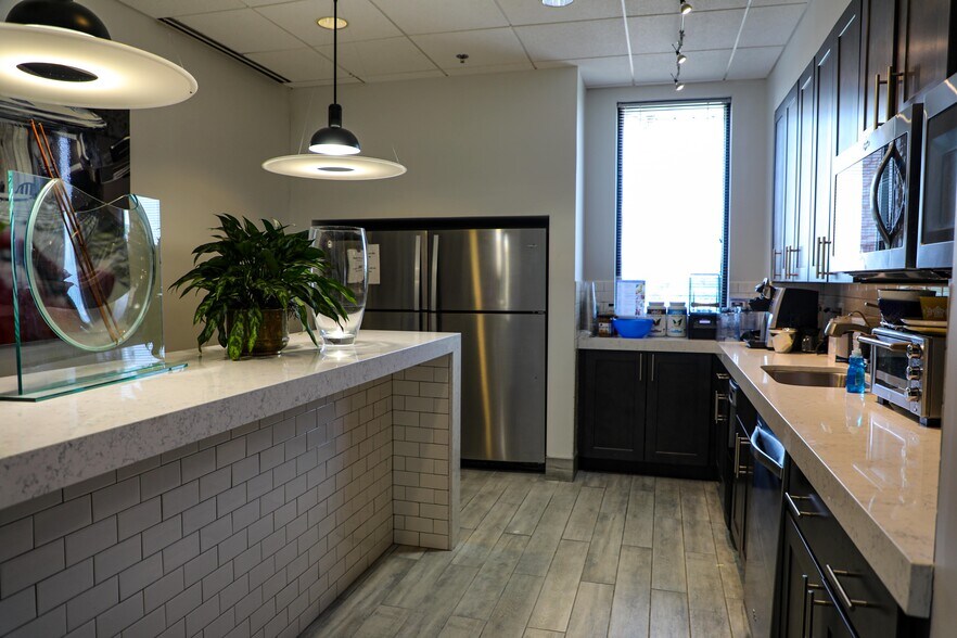 More Photos Of 100 Painters Mill Rd, Owings Mills Office For Lease