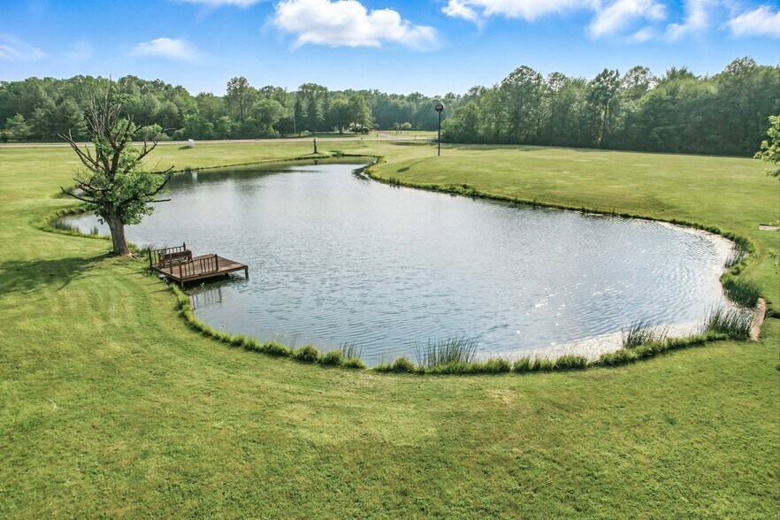 More Photos Of 4085 / 4086 State Route 422, Southington Showroom For Sale