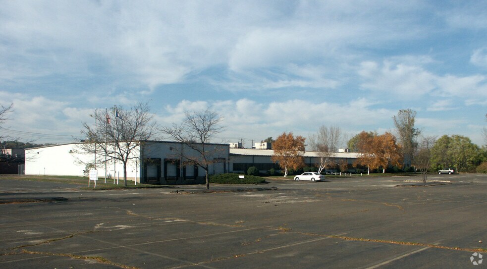 More Photos Of 400 Sackett Point Rd, North Haven Manufacturing For Lease