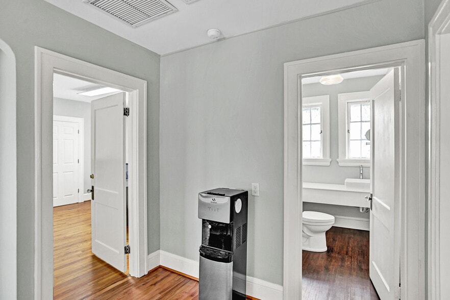 More Photos Of 2258 Riverside Ave, Jacksonville Office For Sale