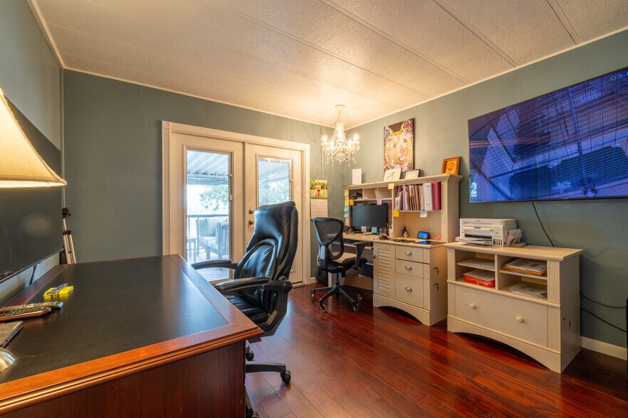 More Photos Of 7050 Starr Rd, Windsor Veterinarian Kennel For Sale