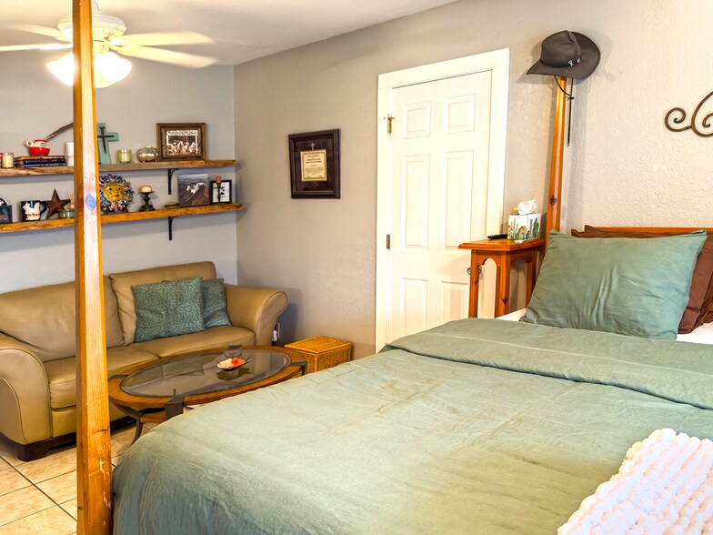 More Photos Of 702 E Schubert St, Fredericksburg Specialty For Sale