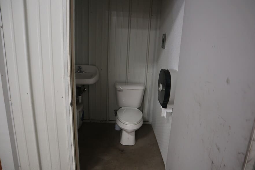 More Photos Of 101 E End Rd, Brownsville Warehouse For Sale