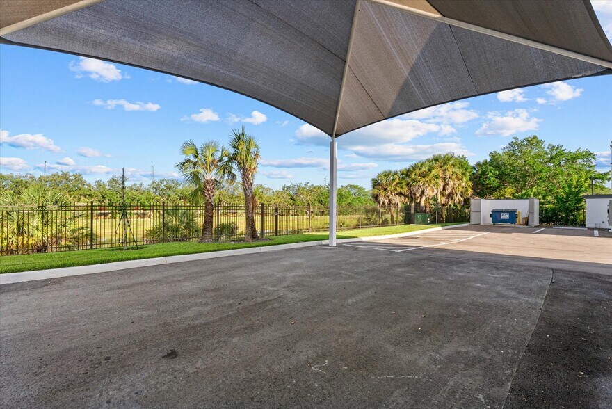 More Photos Of 6566 Palmer Park Cir, Sarasota Self Storage For Sale