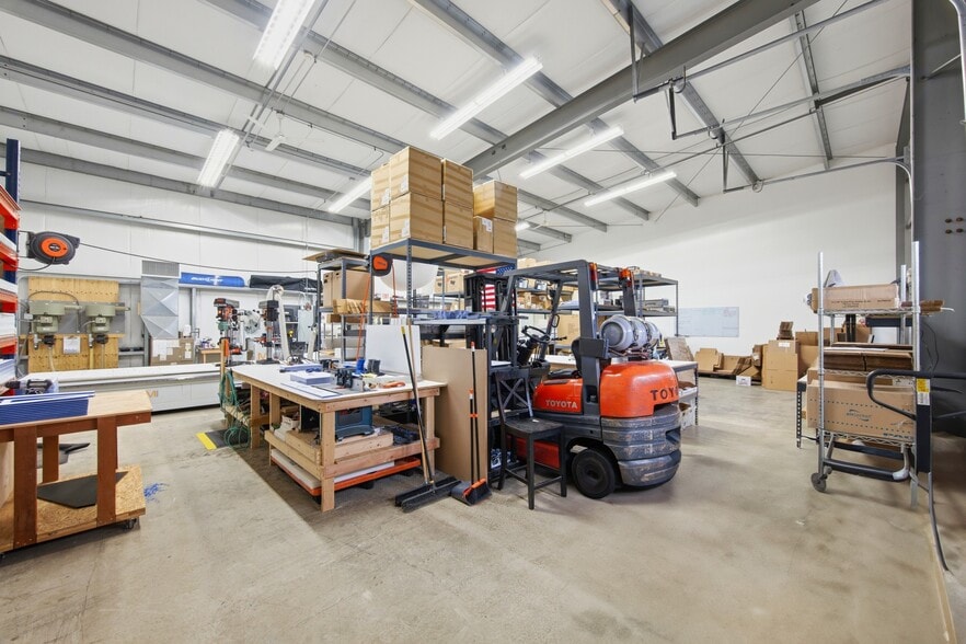 More Photos Of 900 Industrial Park Rd, Deep River Manufacturing For Sale