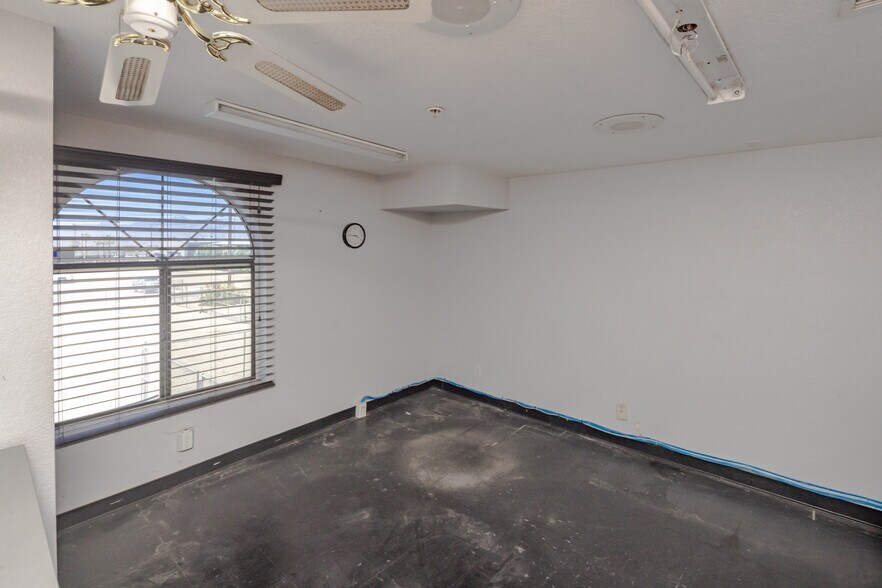 More Photos Of 1950 Centers Ave, Lake Havasu City Warehouse For Lease