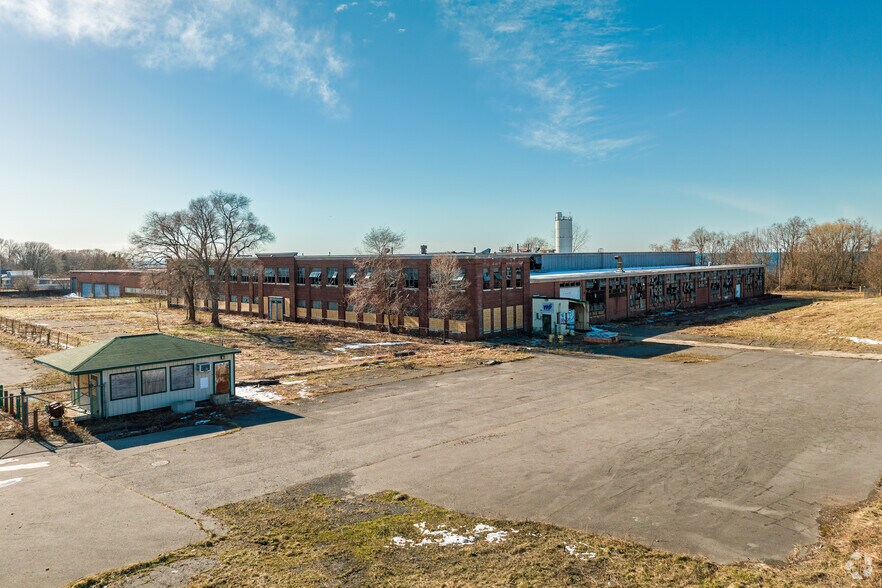 More Photos Of 91 Michell St, Oswego Warehouse For Sale