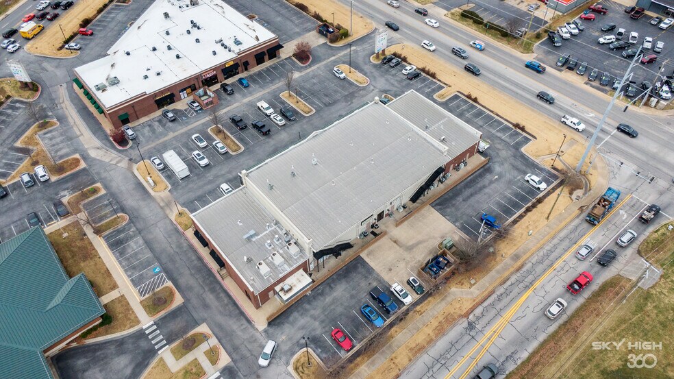 More Photos Of 201 SW 14th St, Bentonville Unknown For Lease