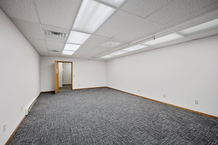 More Photos Of 151 NW Silver Lake Rd, Saint Paul Unknown For Lease