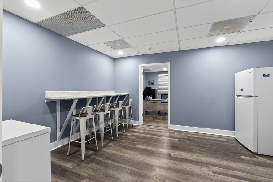 More Photos Of 1501 N Walnut St, Wilmington Office For Sale