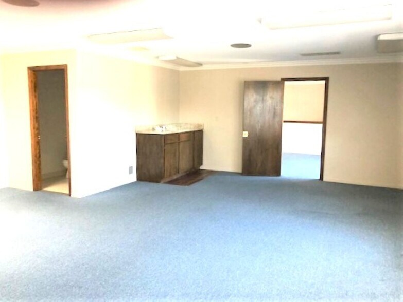 More Photos Of 20910 Redwood Rd, Castro Valley Office For Lease